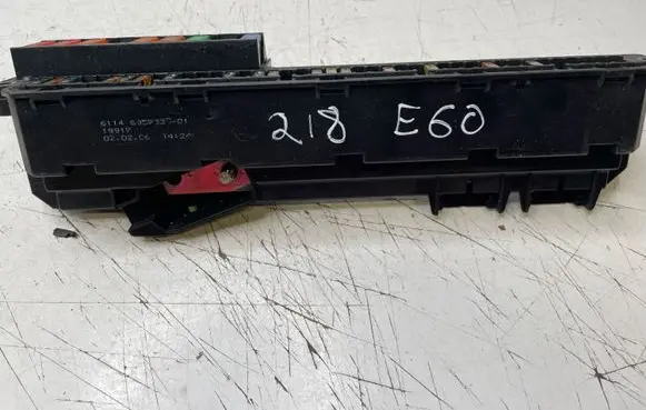 BMW 5 E60 E61 Fuse module 6957330
