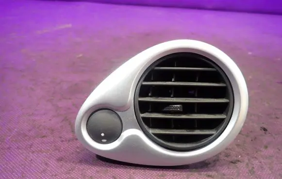 Renault Clio III Dashboard side air vent grill/cover trim D6246262