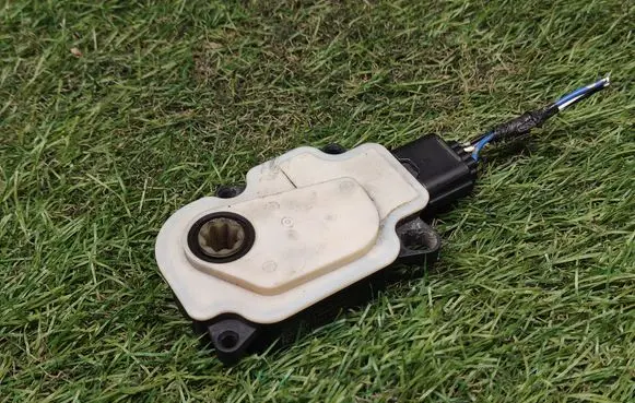 Nissan Qashqai Radiator cooling fan shroud 24041153212 110949104