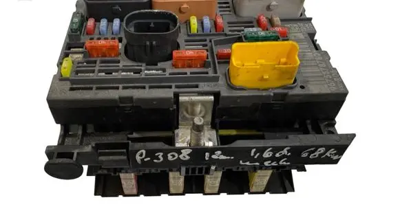 Peugeot 308 BSM Control unit 9675878780