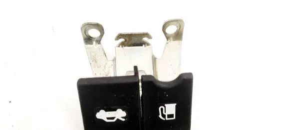 Nissan Qashqai Fuel tank opening switch 