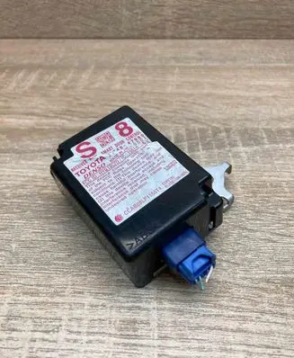 Toyota Prius+ (ZVW40) Door control unit/module 8974047080 WithPlug