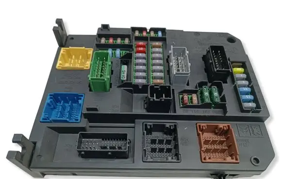 Citroen DS5 Fuse module 9664992380 S180121005H BSIQ0500