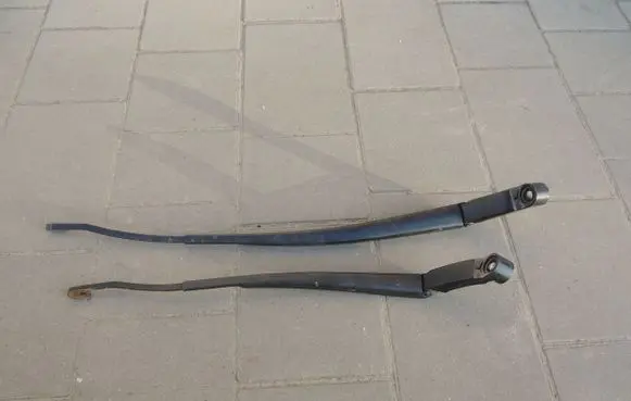Toyota Yaris Front wiper blade arm 30407