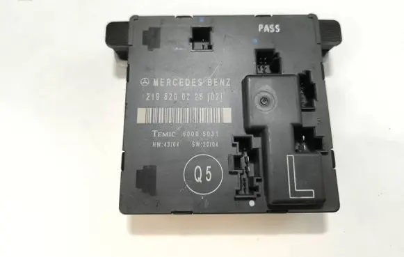 Mercedes-Benz E W211 Door control unit/module 2198200226 70107NS 1609000