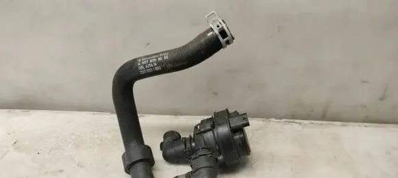 Mercedes-Benz C W203 Water pump 0005006300