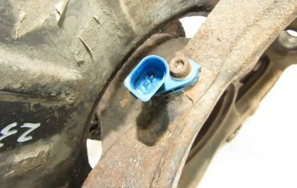Volkswagen Touareg I Front wheel hub