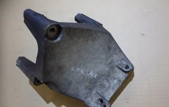 Opel Corsa C Engine mounting bracket