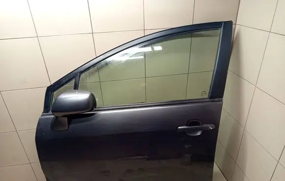 Toyota Corolla Verso AR10 Front door 
