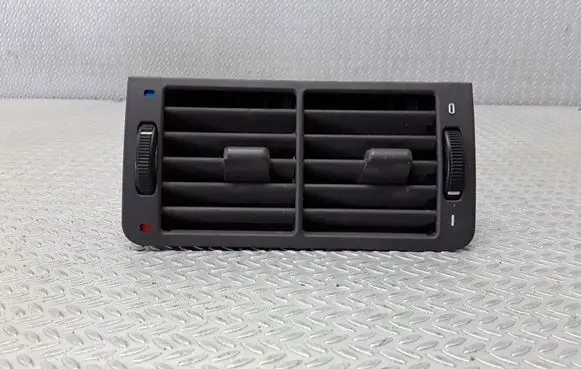 BMW 7 E38 Dash center air vent grill 8390117