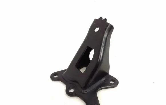 Nissan Navara D23 Engine mounting bracket