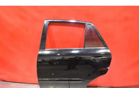 Cadillac SRX Rear door