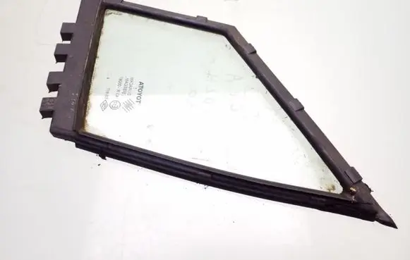 Toyota Corolla Verso E121 Front door vent window glass four-door 