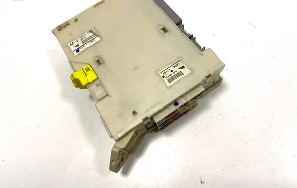 Lexus GS 300 350 430 450H Fuse module 8273030631 601190087 6C101342
