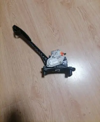 Volvo V70 Accelerator throttle pedal 6PV00853700 30636003