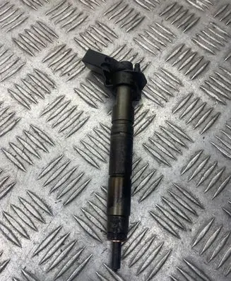 Mercedes-Benz E W211 Fuel injector A6420701387