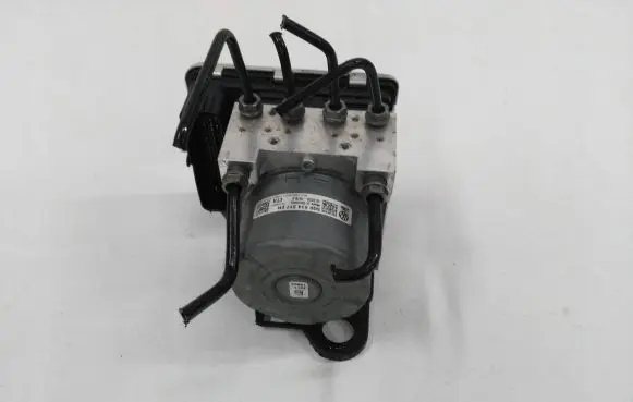 Volkswagen Golf VII ABS Pump 5Q0614517ER