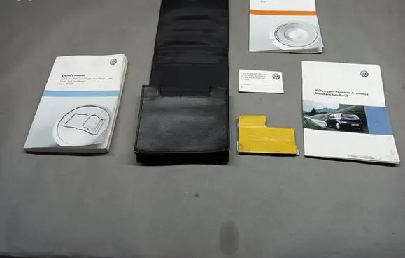 Volkswagen Golf VI Owners service history hand book 
