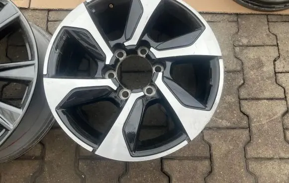 Toyota Hilux VIII R17 alloy rim 