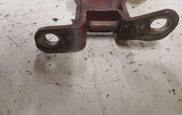 KIA Carens I Front door upper hinge