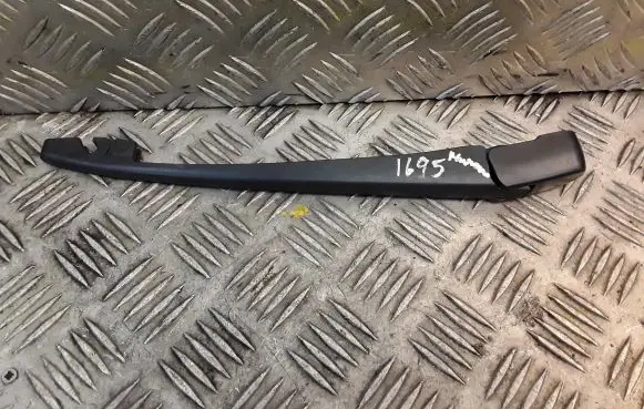 Rear wiper blade arm