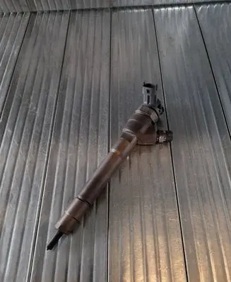 Nissan X-Trail T32 Fuel injector 0445110546