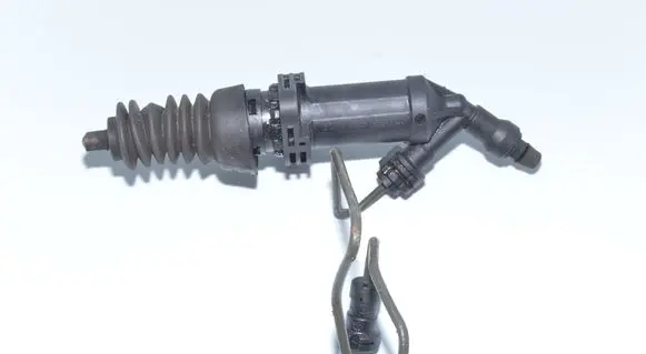 BMW 1 E81 E87 Clutch master cylinder 6775872