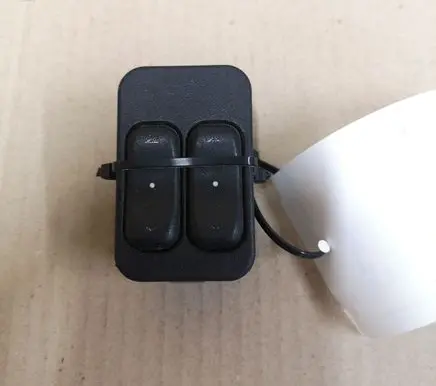 Opel Zafira A Electric window control switch 13363201