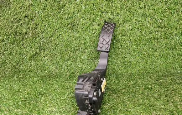 Audi A4 S4 B7 8E 8H Accelerator throttle pedal 8E1723523G