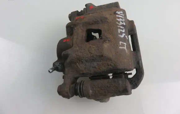 Toyota Avensis T220 Rear brake caliper 