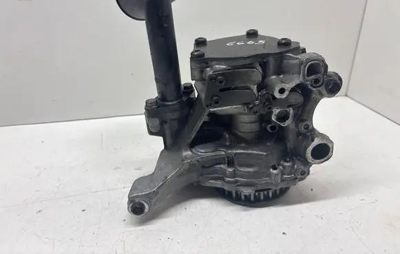 Volkswagen PASSAT B8 Oil pump 04L145208H