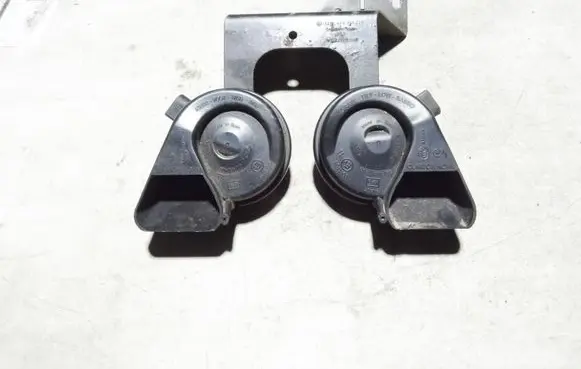 Audi A6 S6 C5 4B Horn signal 4F0951229