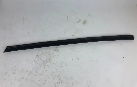 Jaguar I-Pace Rubber seal front door window/glass J9D321434