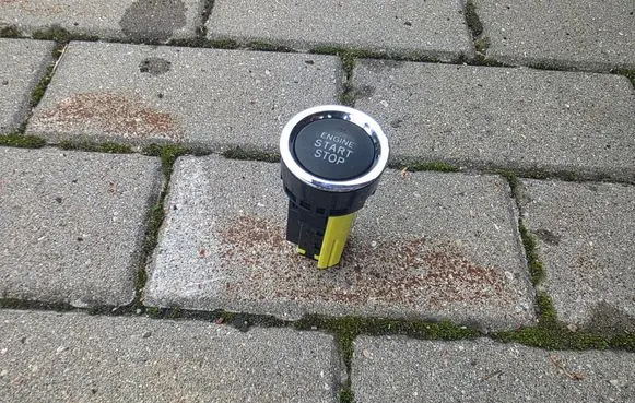 Toyota Avensis T270 Engine start stop button switch 