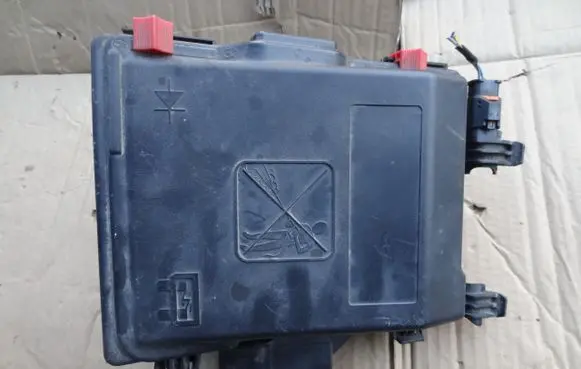 Peugeot 308 Fuse box cover 9804681780 9678633380