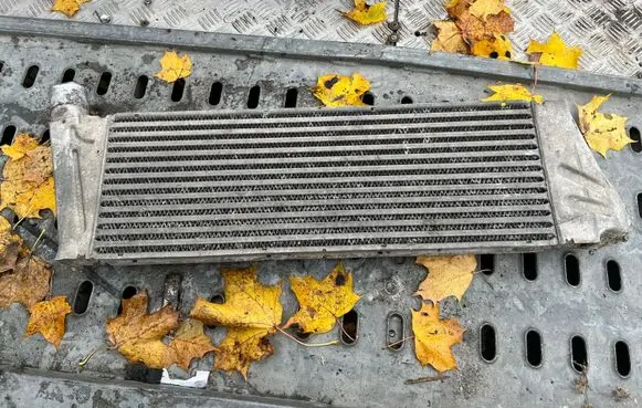 Renault Megane II Intercooler radiator 8200115540