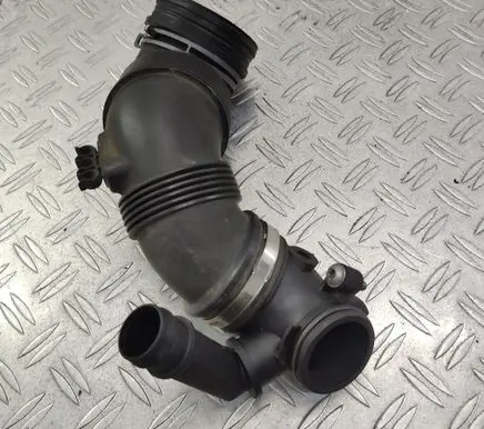 Volkswagen PASSAT B8 Turbo air intake inlet pipe/hose 5Q0129635