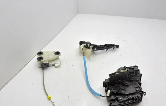BMW X6 F16 Front door lock 7281948 A046465 18283810