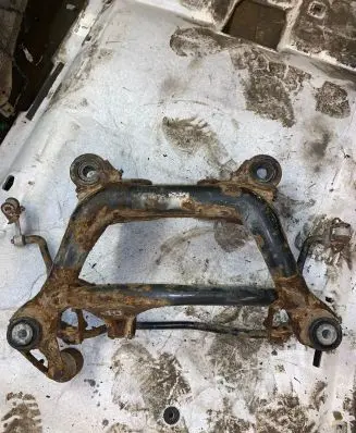 BMW 3 E46 Rear axle beam 