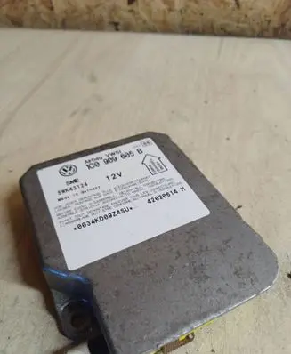 Volkswagen PASSAT B5.5 Airbag control unit/module 1C0909605B 5WK43124 42020614H