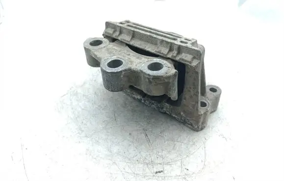 Engine mount bracket