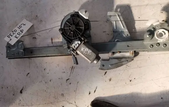 Peugeot 107 Front door window regulator with motor