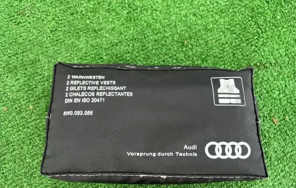 Audi A8 S8 D4 4H First aid kit 8W0093056