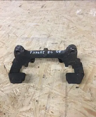 Volkswagen PASSAT B6 Front Brake Caliper Pad/Carrier 