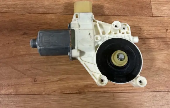 Ford Mondeo MK IV Rear door window regulator motor 0130822286