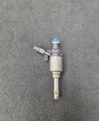 Audi A4 S4 B8 8K Fuel injector 06H906036F 0261500057 06H906036Q