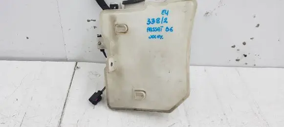Volkswagen PASSAT B6 Lamp washer fluid tank 31823382