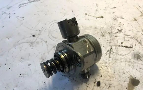 BMW 7 F01 F02 F03 F04 Fuel injection high pressure pump 0261520048 759535001 7595350