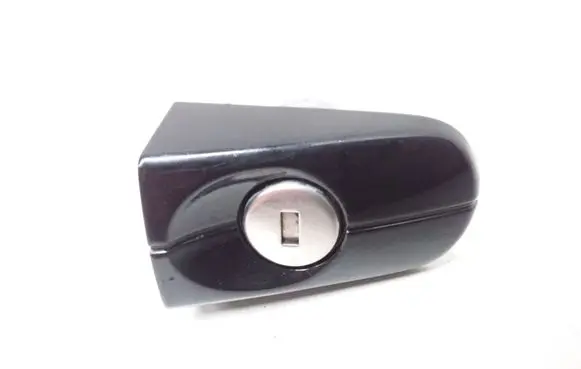 Ford C-MAX I Front door lock (next to the handle) 