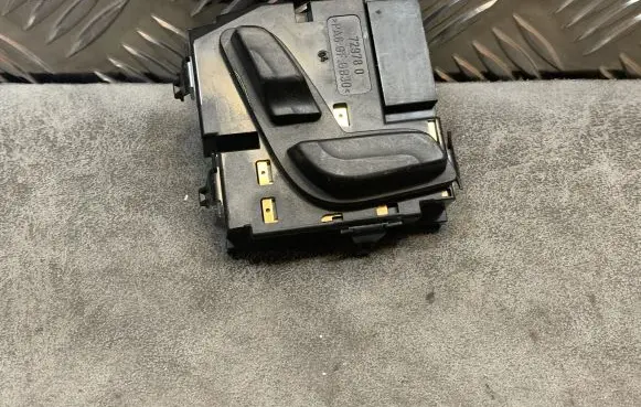 Mercedes-Benz E W212 Seat control switch A2048701958